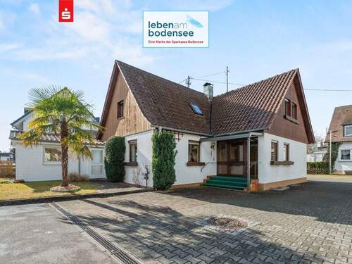 Ansicht Hauseingang - Chance für Gestalter: Haus mit Potenzial und 3 Garagen