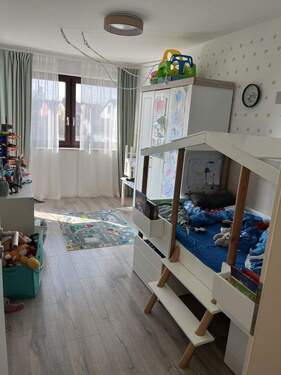 Kinderzimmer & Balkonaustrittt - 