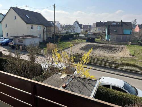 Blick vom Südbalkon - Etagenwohnung mit 94,00 m&sup2; in Königsbrunn zum Kaufen