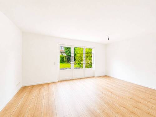 Wohnzimmer - 3 Zimmer Mehrfamilienhaus, Wohnhaus zum Kaufen in Hamburg