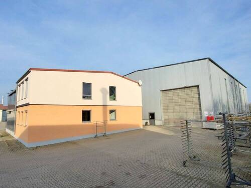 Gewerbeareal - Halle in Schierling