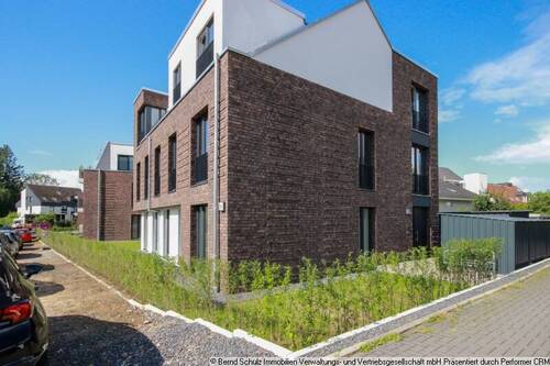 2 Hauseingang - 3 Zimmer Etagenwohnung zum Kaufen in Großhansdorf