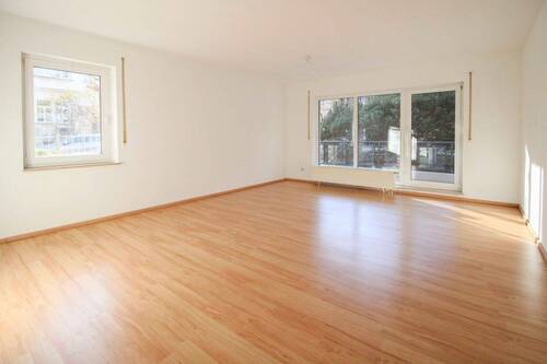 Wohnzimmer - Bezugsfreie 2- Raumwohnung mit Terrasse und Tiefgaragenstellplatz in Dresden Cotta