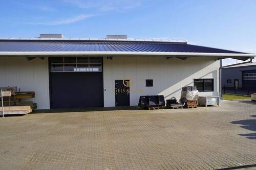 Rückseite mit Rolltor III - Halle in Walsrode zum Kaufen