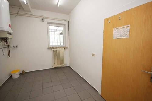Zugang Richtung WC / Laubengang - 