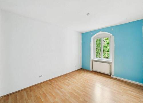 Ruhiges Kinder-/Arbeitszimmer vor Renovierung 1 - 