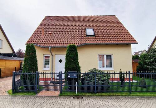 Hausansicht - 4 Zimmer Einfamilienhaus zum Kaufen in Berlin