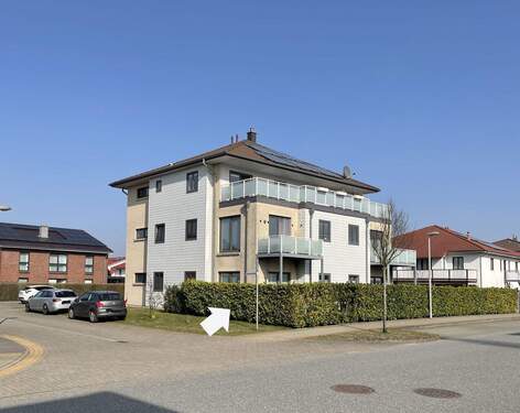 Straßenansicht - 3 Zimmer Terrassenwohnung zum Kaufen in Husum