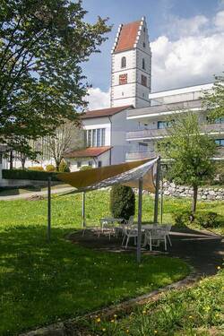 Sitzgruppe lädt zum Verweilen ein - 2 Zimmer Etagenwohnung in Friedrichshafen