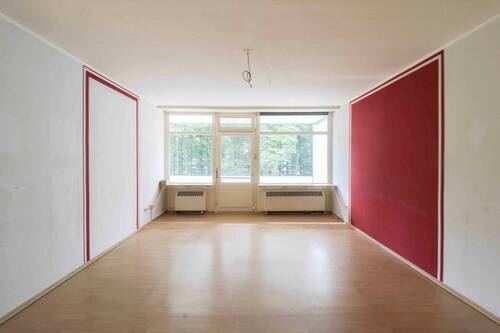 Wohnzimmer - Bezugsfreie 2-Zimmer-Wohnung mit großem Balkon inkl. Tiefgargen Stellplatz in Bensberg
