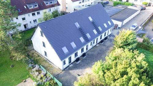 Haus Seitenansicht - Modernes Neubauhaus (Erstbezug) mit Terrasse und Stellplatz zu vermieten