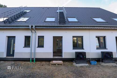 Hauseingang - 5 Zimmer Reihenmittelhaus zur Miete in Duisburg