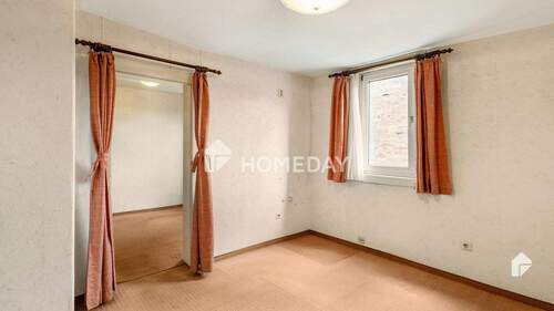 1. OG Schlafzimmer 2 - 