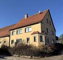 Haus mit Scheune und ca. 6.500m² Grundstück im Ortskern von Flachslanden