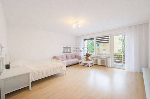 Gemütliches Wohnzimmer - 2 Zimmer Etagenwohnung zum Kaufen in Hannover