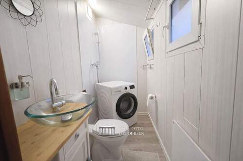 Kompaktes Gäste-WC mit Waschmaschinenplatz - 