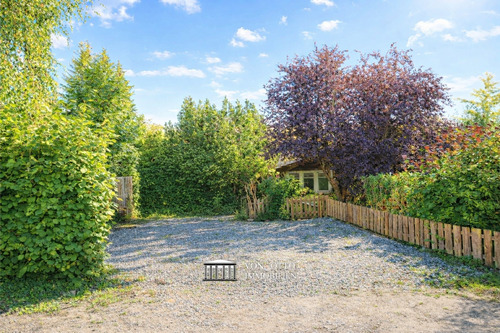 Großzügige Stellfläche für zwei Fahrzeuge - 