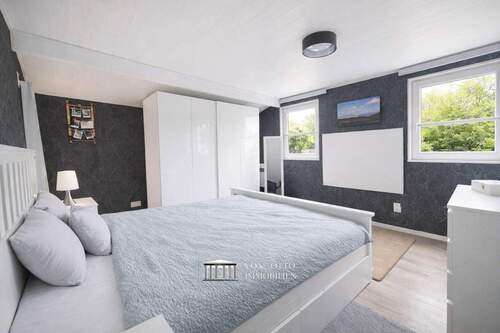 Großzügiges Schlafzimmer mit Stellfläche für Kleiderschrank - 