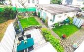 Gesamt Blick Terrasse und Garagen - 