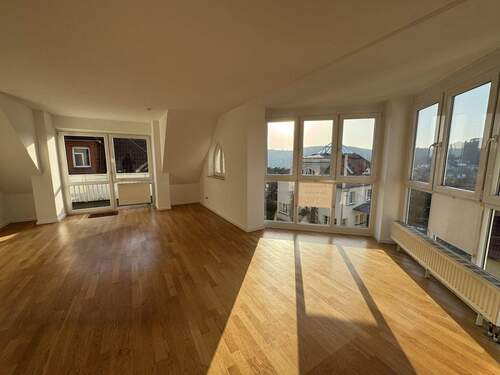 offener Wohn- und Küchenbereich mit Aussicht auf Meiningen - Etagenwohnung mit 63,30 m&sup2; in Meiningen zum Kaufen