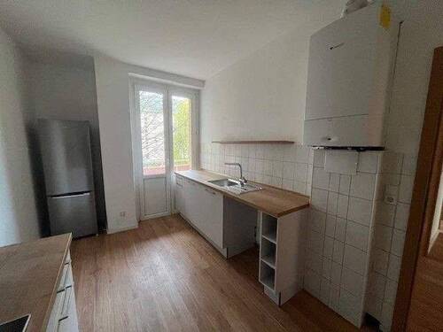 Küche mit neuer Einbauküche - 3 Zimmer Etagenwohnung in Zwickau