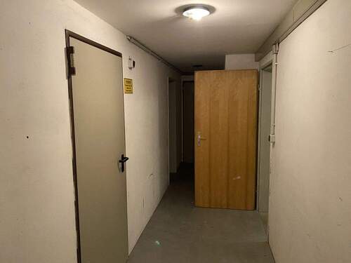 Flur Keller - Mehrfamilienhaus, Wohnhaus mit 176,70 m&sup2; in Kutenholz zum Kaufen