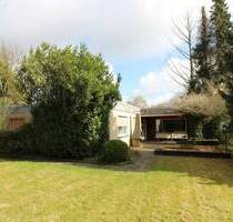 Rarität auf großem Grundstück: Bungalow mit Garagen nahe der Uni - Bielefeld Gellershagen