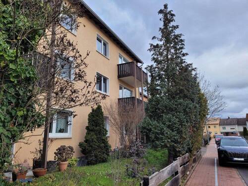 Außenansicht Balkon 2.OG - Helle 3-ZW in Karlstein-Großwelzheim