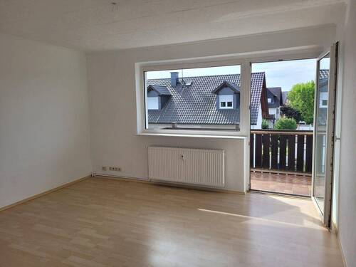 Wohnzimmer - 3 Zimmer Etagenwohnung in Karlstein OT Großwelzheim