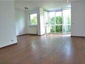 Wohnzimmer mit Essbereich - 2 Zimmer Etagenwohnung zum Kaufen in Fürth