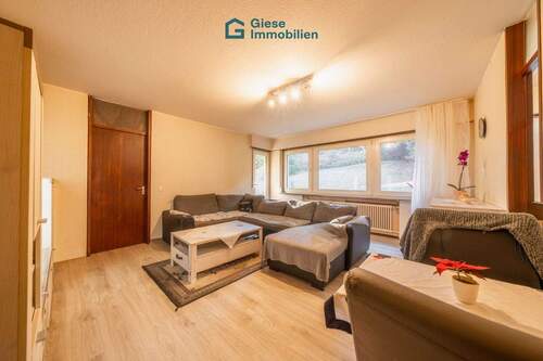 Wohnzimmer - 2 Zimmer Etagenwohnung in Stuttgart