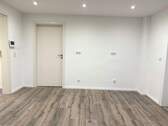 Durchgangszimmer - Frisch renovierte Wohnung im 2. Obergeschoss zu vermieten!