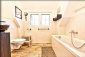 Badezimmer mit Wanne.jpeg - 