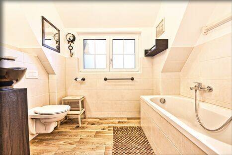 Badezimmer mit Wanne.jpeg - 
