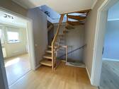 Treppenaufgang vom Dachgeschoss zum ausgebauten Spitzboden - 