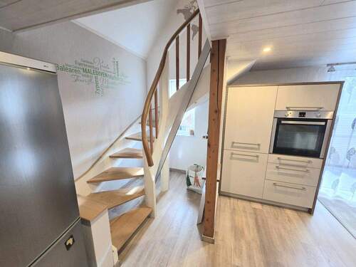 Küche mit Aufgang zum DG - 