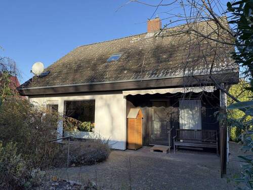 Ansicht - Attraktives EFH mit Süd- West Terrasse, Carport und großem Grundstück in bester Ortslage