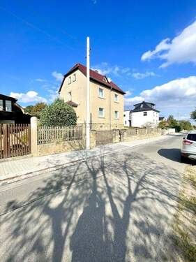 Außenansicht - Sanierungsbedürftiges Zweifamilienhaus mit Potential zum Einfamilienhaus Umbau!