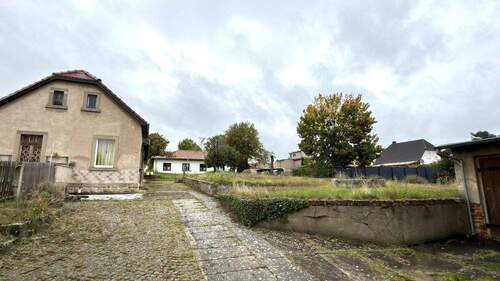 Grundstück - 8 Zimmer Mehrfamilienhaus, Wohnhaus zum Kaufen in Dresden