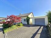 Hausansicht mit Garage - sehr gepflegtes Einfamilienhaus mit Ausbaupotential im DG in 72116 Mössingen-Talheim