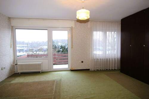 13.Schlafzimmer mit Balkon.JPG - 