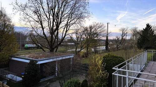 7.Blick zu den Garagen.jpeg - 