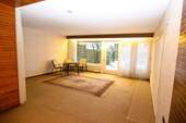 9.Wohnzimmer mit Ausgang zur Terrasse.JPG - 