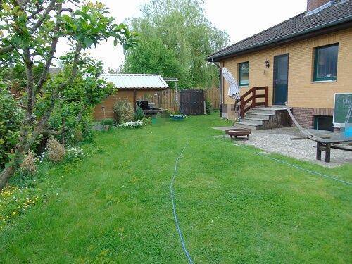 BCckseite_mit_Gartenhaus.jpg?