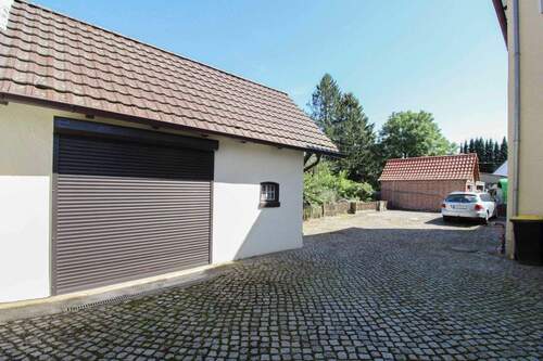 Garage und Innenhof - 