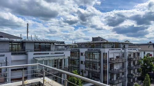 Ausblick vom Balkon - Zentral in Böblingen: Penthouse-Bürofläche mit Ausblick