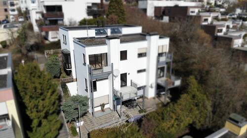 Außenaufnahme - Moderne Doppelhaushälfte mit Blick auf Veitshöchheim