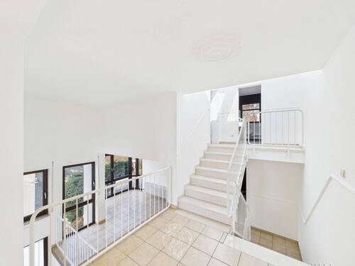 Flur mit Blick in den Wohnbereich - 