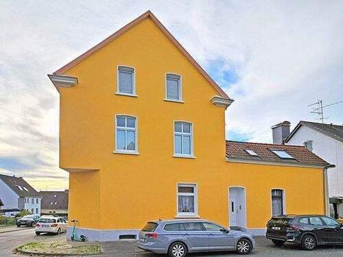 Seitenansicht mit Anbau - 1 Zimmer Mehrfamilienhaus, Wohnhaus in Solingen