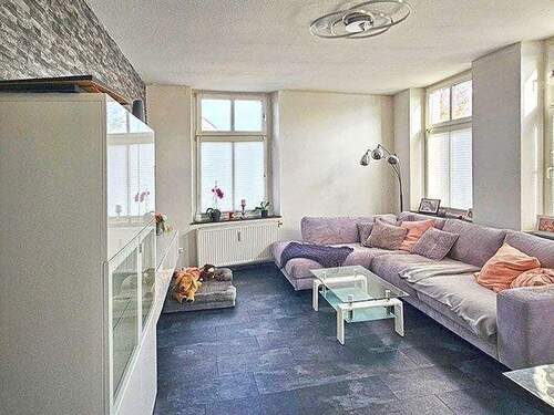 1. OG: geräumiges Wohnzimmer - 